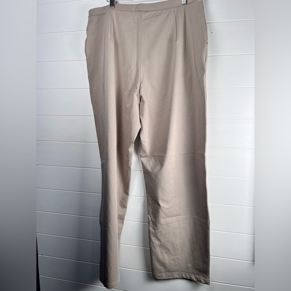 L.L Bean 1x tan comfy pants. A261 - Picture 2 of 3